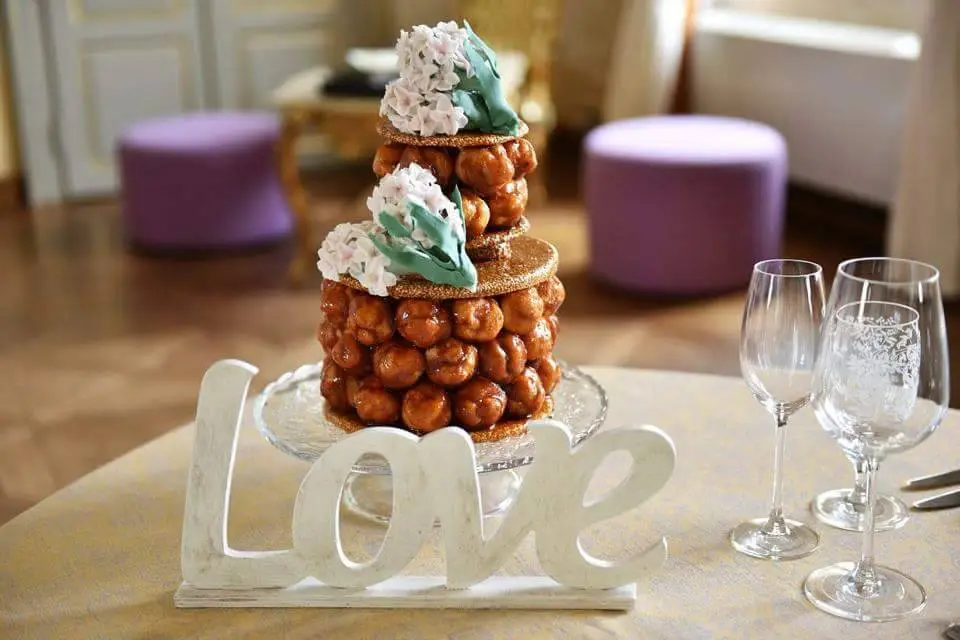 Croquembouche - Obsazeno