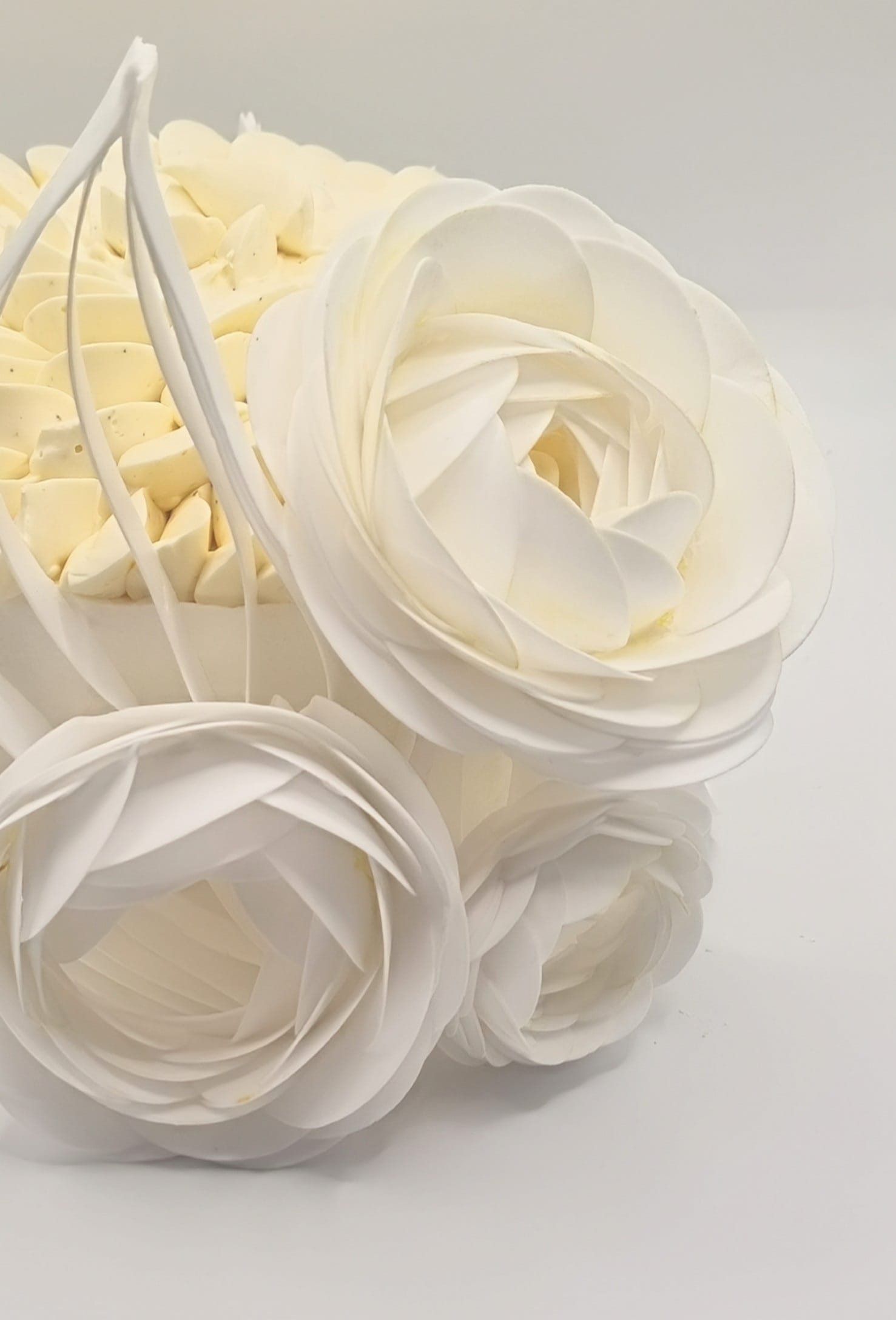 Slavnostní dort - dekorace z krému, jedlého papíru a modelovacích hmot